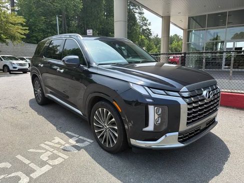 Used 2023 Hyundai Palisade Calligraphy w/ Winter Package FWD image 2