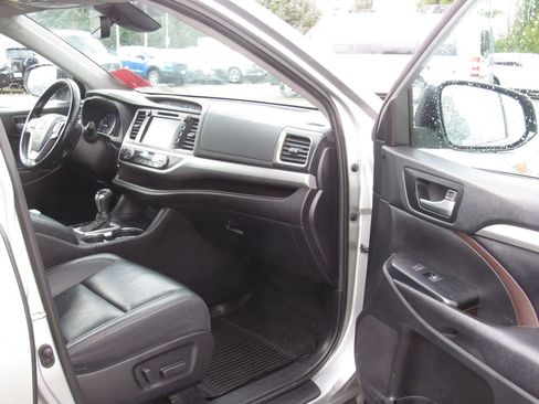 Certified 2019 Toyota Highlander XLE image 18