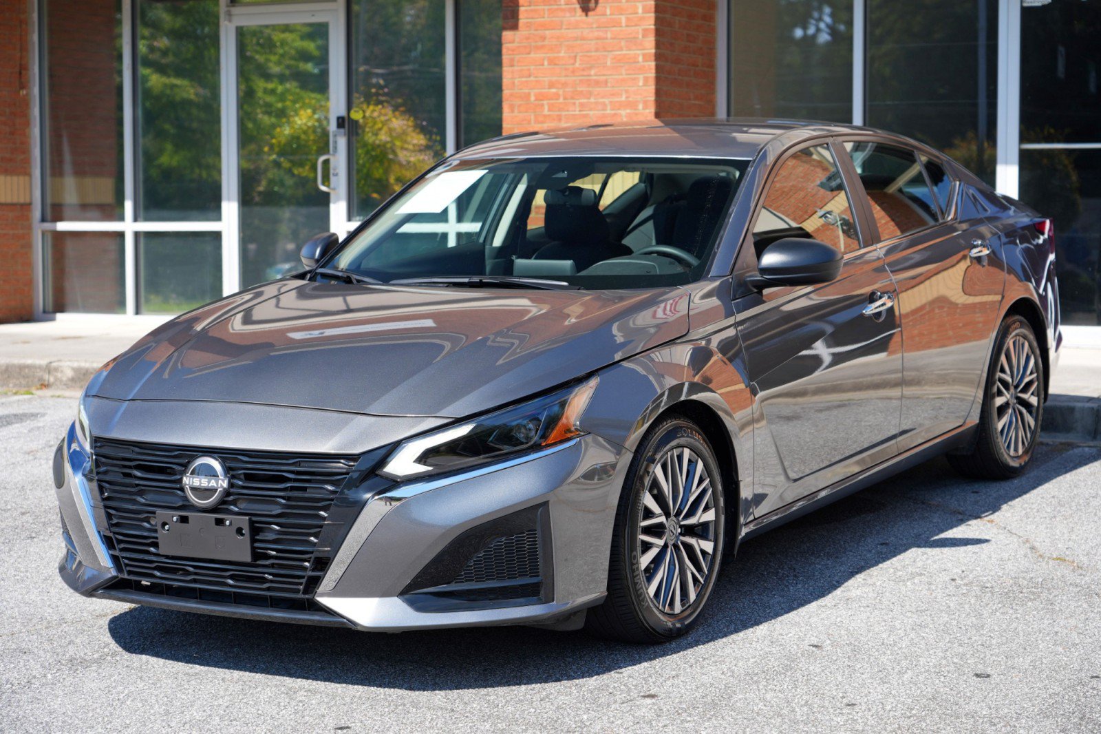 Used 2025 Nissan Altima 2.5 SV FWD image 41