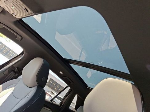 New 2026 Volkswagen Tiguan SE R-Line FWD image 7