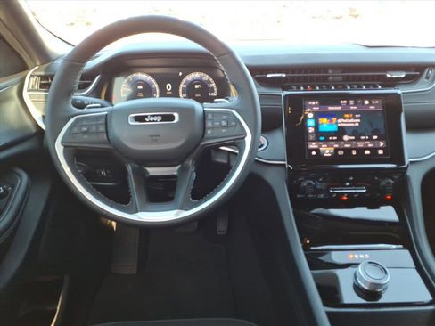 New 2025 Jeep Grand Cherokee L Altitude AWD/4WD image 10