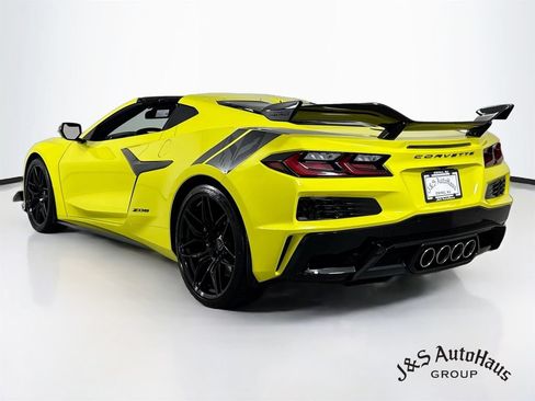 Used 2024 Chevrolet Corvette Z06 RWD image 5