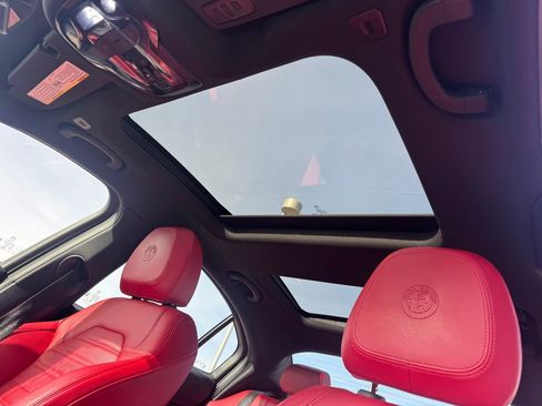 Used 2023 Alfa Romeo Giulia Sprint image 9