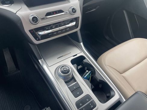 Used 2023 Ford Explorer XLT w/ Equipment Group 202A RWD image 18