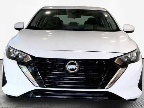 Used 2024 Nissan Sentra SV FWD image 2