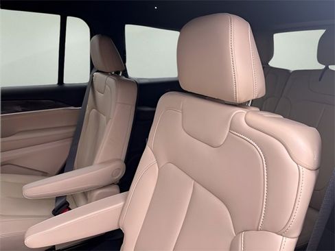 Used 2025 Jeep Grand Cherokee L Limited image 19