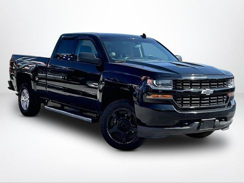 Used 2018 Chevrolet Silverado 1500 Custom w/ Custom Convenience Package AWD/4WD image 12