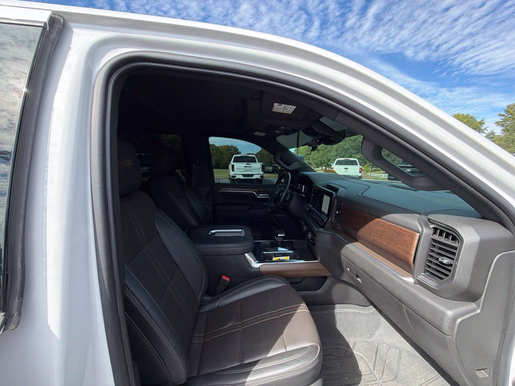 Used 2022 Chevrolet Silverado 1500 High Country w/ High Country Premium Package AWD/4WD image 19