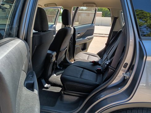 Used 2018 Mitsubishi Outlander ES image 13