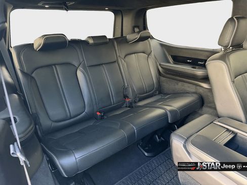 Used 2022 Jeep Grand Wagoneer Series II AWD/4WD image 31