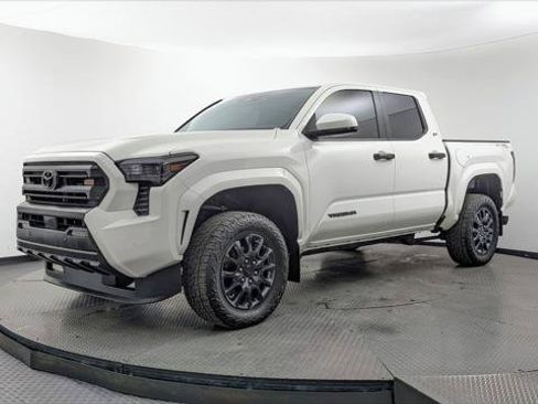 Used 2024 Toyota Tacoma SR5 RWD image 2