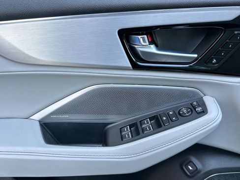 Used 2025 Acura MDX FWD w/ Technology Package image 11