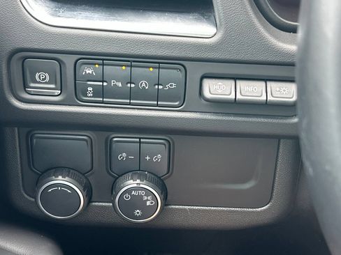 Used 2021 Chevrolet Suburban High Country RWD image 29