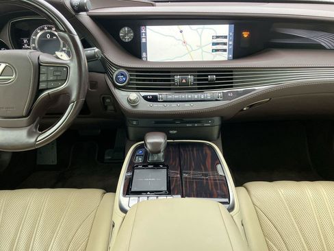 Used 2018 Lexus LS 500h w/ Luxury Package RWD image 20