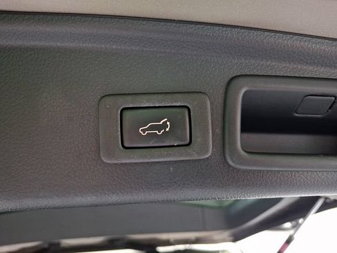 Used 2018 Subaru Forester 2.5i Touring AWD/4WD image 46