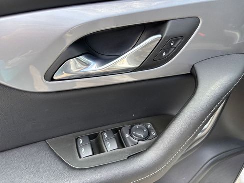 Used 2025 Chevrolet Blazer LT FWD image 18