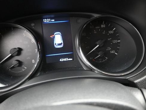 Used 2020 Nissan Rogue S w/ Special Edition Package FWD image 12