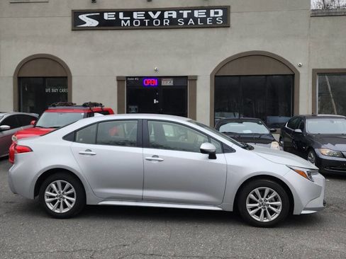 Used 2025 Toyota Corolla LE w/ LE Premium Package image 8