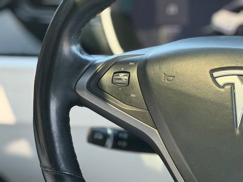 Used 2018 Tesla Model X 100D image 48