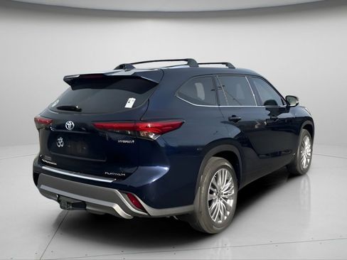 Used 2023 Toyota Highlander Platinum image 4