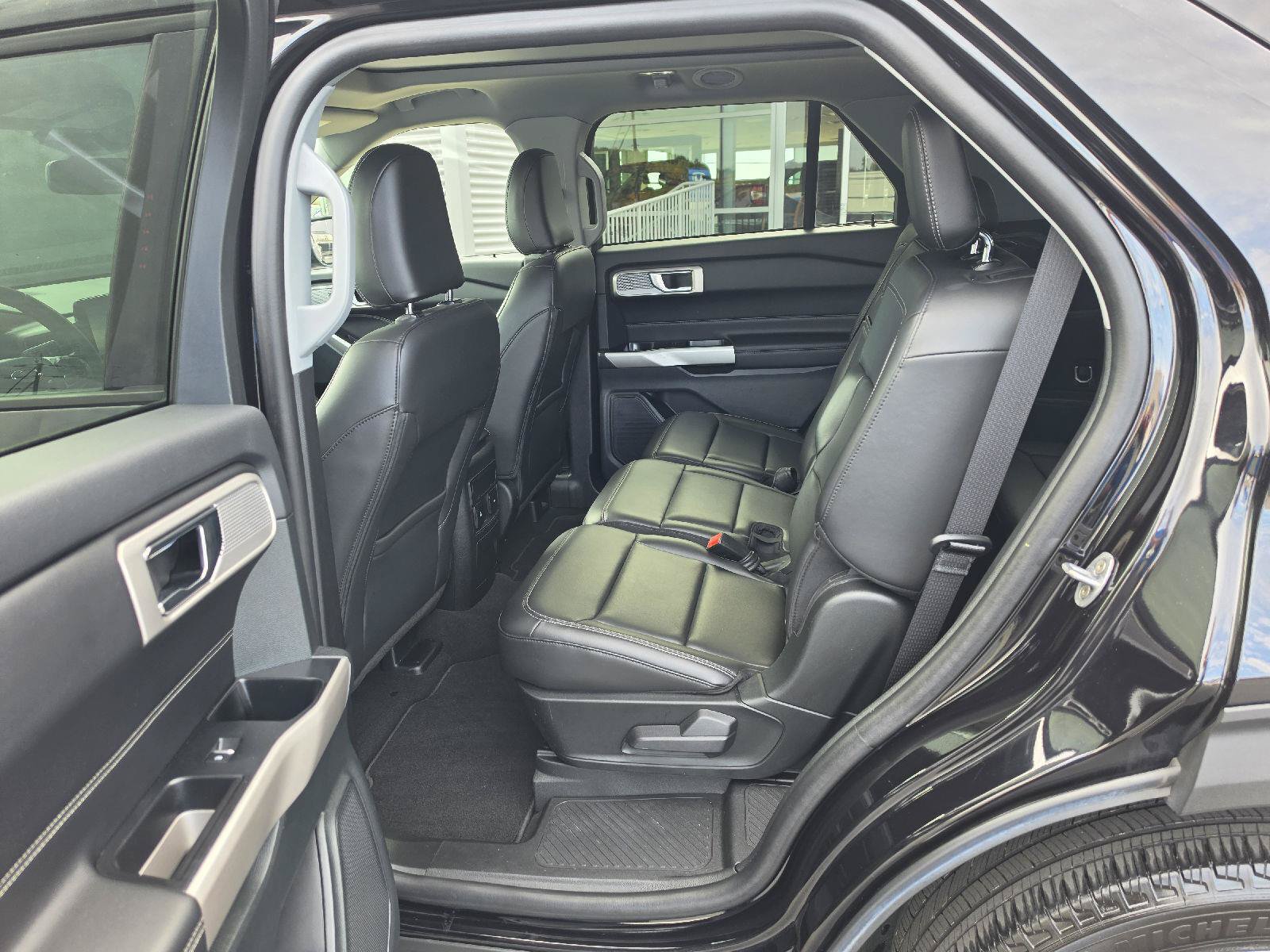 Used 2024 Ford Explorer XLT w/ Equipment Group 202A AWD/4WD image 9