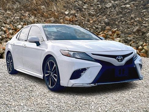 Used 2019 Toyota Camry XSE image 10