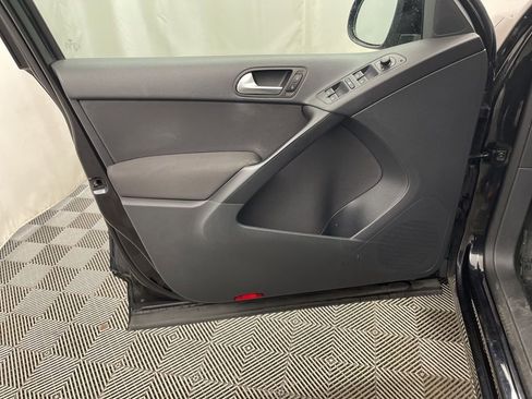 Used 2014 Volkswagen Tiguan S image 21