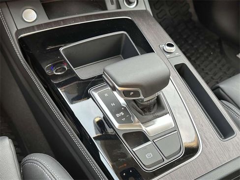 Certified 2025 Audi Q5 2.0T Premium Plus image 33
