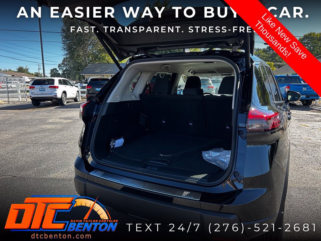 Used 2026 Nissan Rogue SV FWD image 14