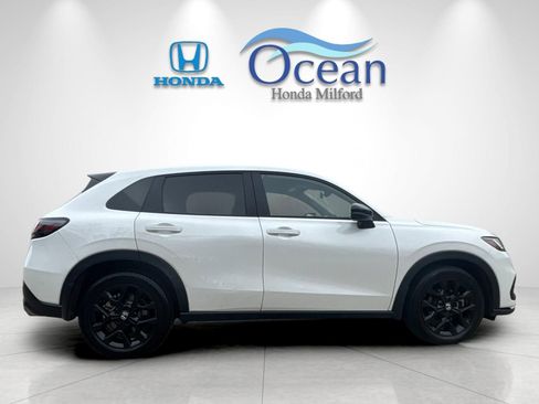 Used 2023 Honda HR-V Sport image 2
