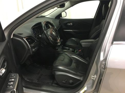 Used 2020 Jeep Cherokee Latitude Lux w/ Comfort/Convenience Group image 16