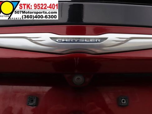 Used 2017 Chrysler Pacifica Touring-L FWD image 16