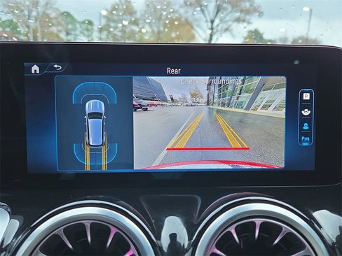 Certified 2025 Mercedes-Benz GLB 250 image 25