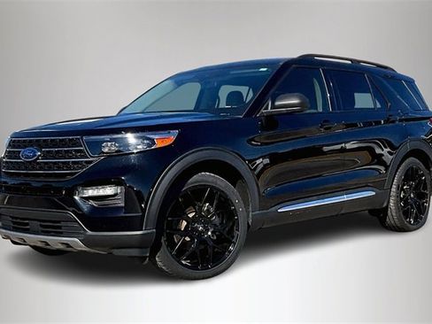 Used 2022 Ford Explorer XLT w/ Equipment Group 202A image 2