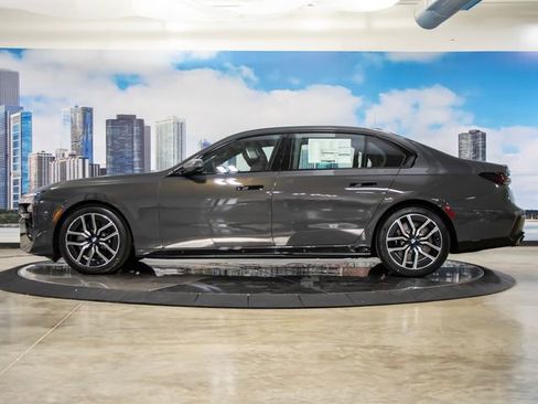 Used 2026 BMW 760i xDrive w/ Executive Package AWD/4WD image 6