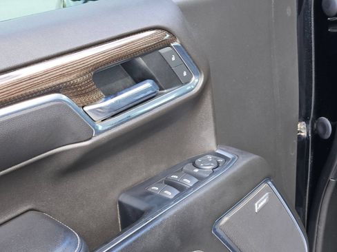 Used 2022 Chevrolet Silverado 1500 LT Trail Boss w/ LT Trail Boss Premium Package AWD/4WD image 12