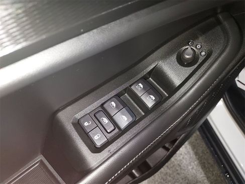 Used 2025 Jeep Grand Cherokee L Altitude image 19