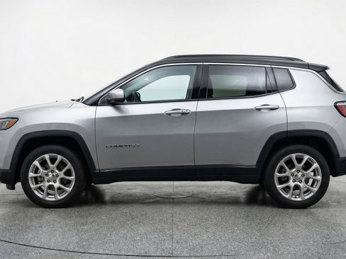 Used 2025 Jeep Compass Limited image 5