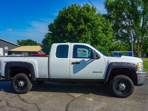 Used 2011 Chevrolet Silverado 2500 W/T w/ Snow Plow Prep Package AWD/4WD image 2