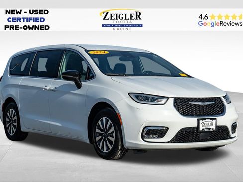 Used 2024 Chrysler Pacifica Select image 1