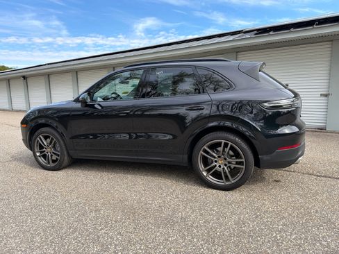 Used 2022 Porsche Cayenne AWD/4WD image 3