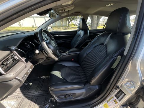 Used 2024 Toyota Camry SE image 19
