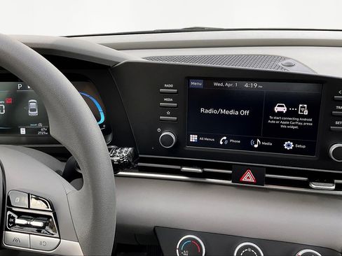 Certified 2025 Hyundai Elantra SE FWD image 9