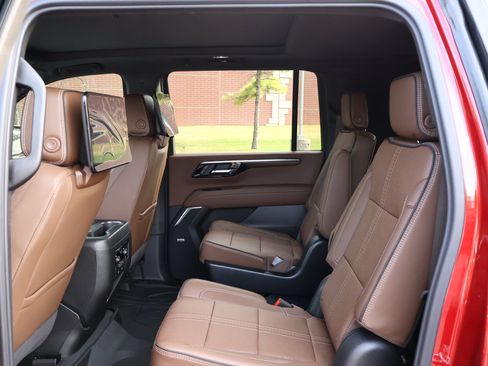 New 2026 Chevrolet Suburban High Country AWD/4WD image 26
