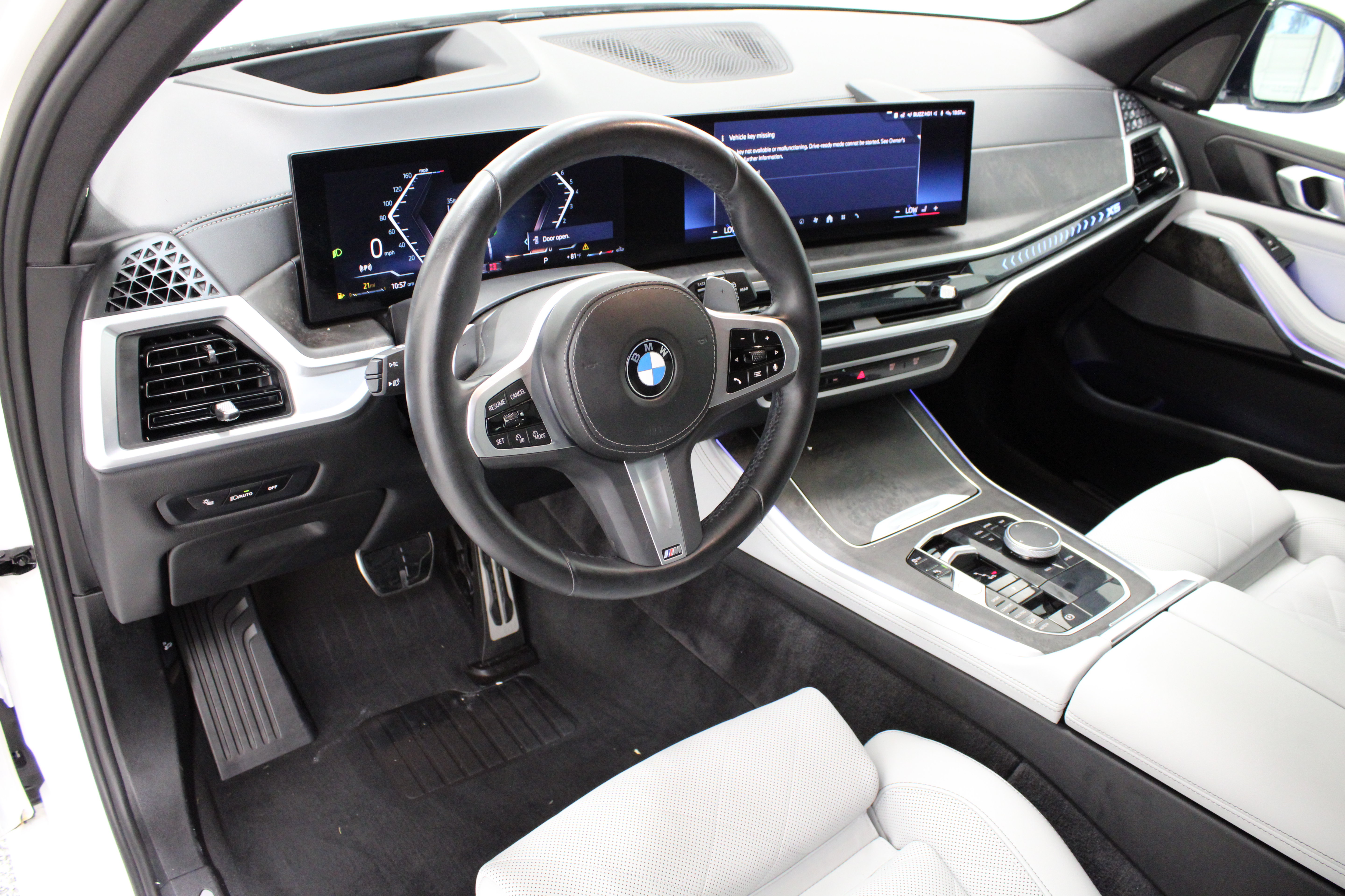 Used 2025 BMW X5 xDrive40i w/ M Sport Package AWD/4WD image 13