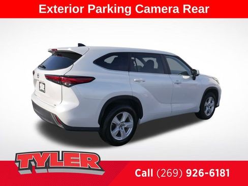 Used 2023 Toyota Highlander LE image 8