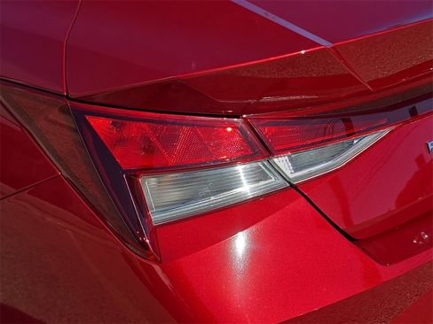 Certified 2023 Hyundai Elantra SEL w/ Convenience Package image 32