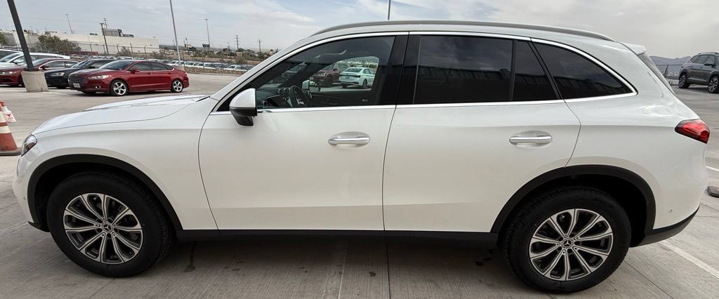 Used 2026 Mercedes-Benz GLC 300 4MATIC image 9