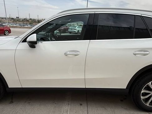 Used 2026 Mercedes-Benz GLC 300 4MATIC image 9