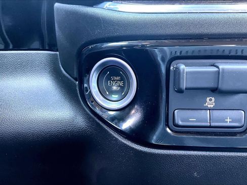 Used 2025 Chevrolet Silverado 1500 LT RWD image 35